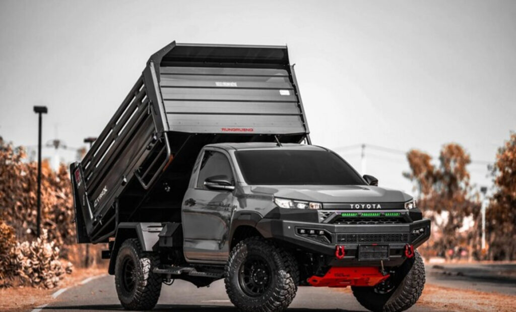 Toyota Hilux được độ thành xe ben tự đổ tải trọng 5 tấn