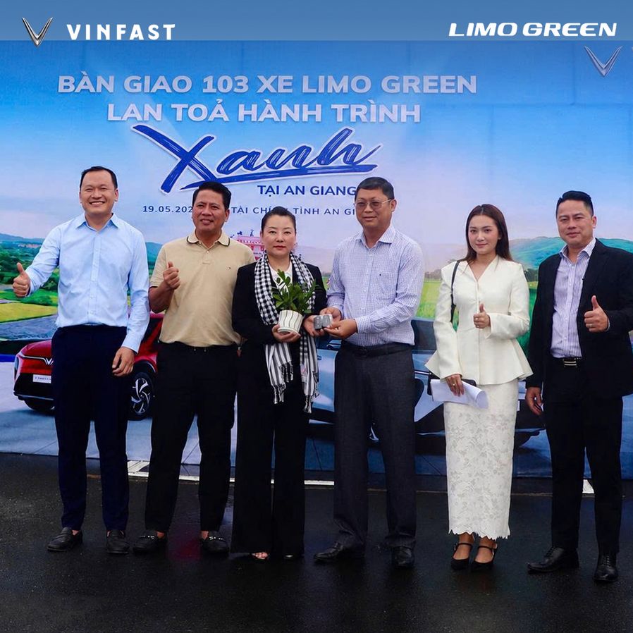 VinFast bàn giao 103 xe điện Limo Green tại An Giang