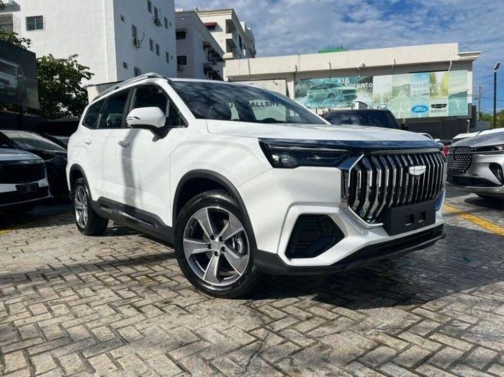 Thị trường ô tô Việt tháng 6 bùng nổ với xe điện và SUV