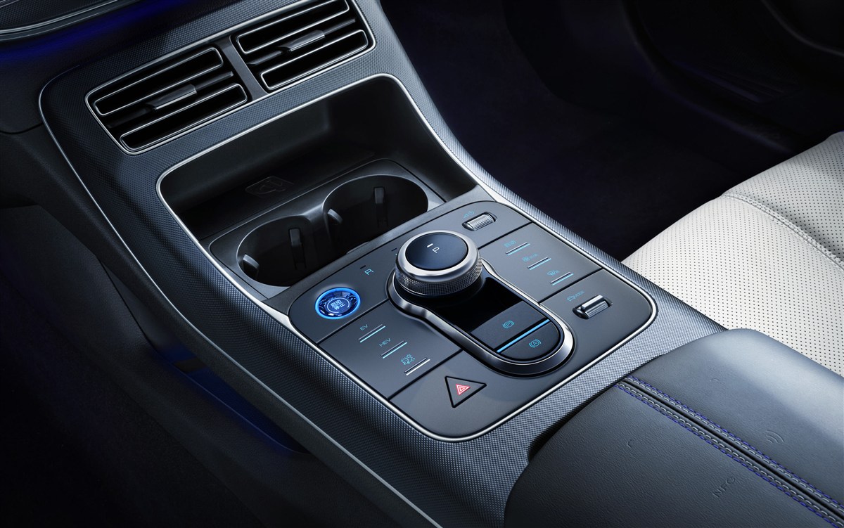 Nút chuyển chế độ lái EV/HEV trên BYD Seal 5