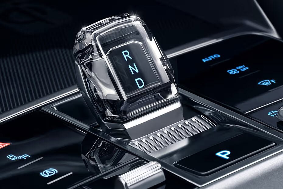 Cần số điện tử trên BYD Sealion 6