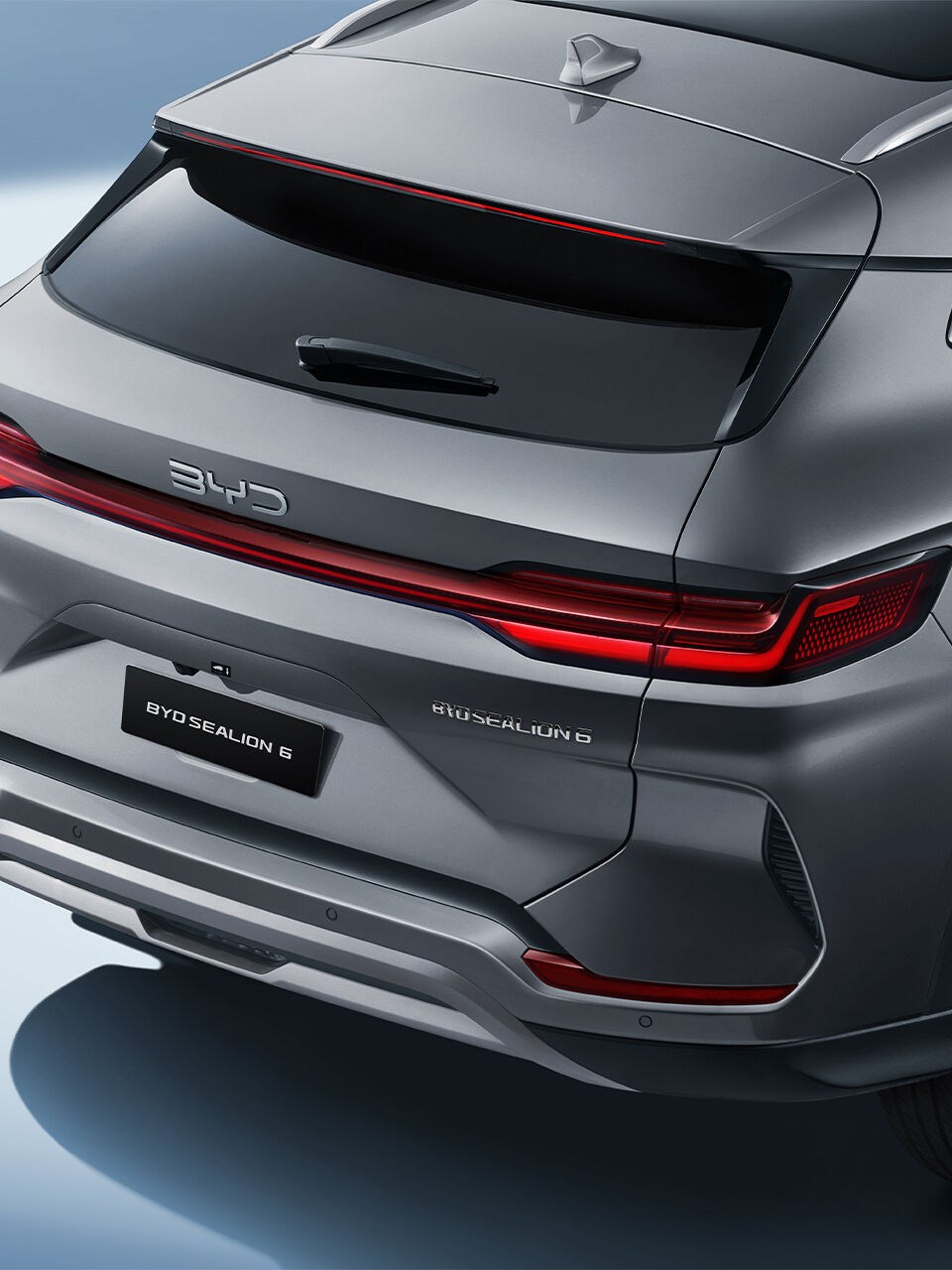 Cận cảnh phần đuôi xe BYD Sealion 6