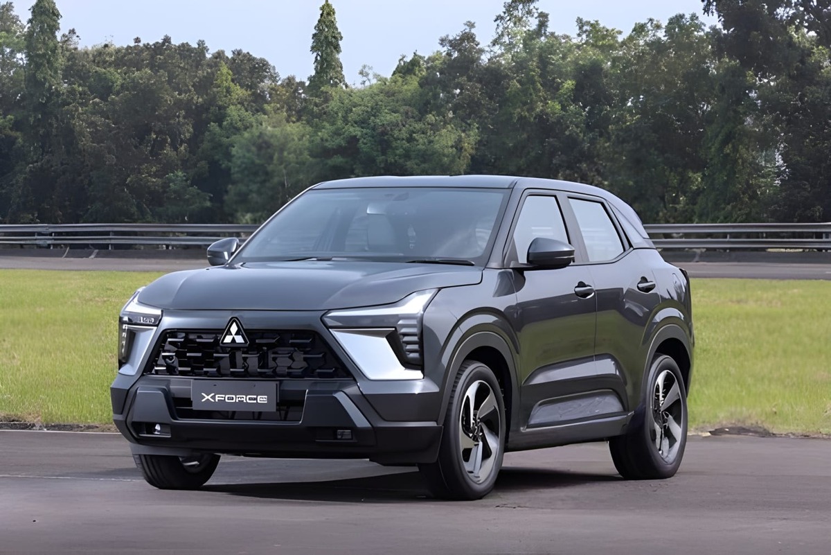Mitsubishi New Xforce nhìn chéo trước trên đường thử nghiệm