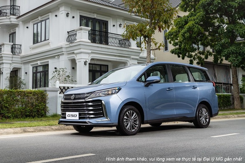 MG G50 màu xanh đỗ trước biệt thự
