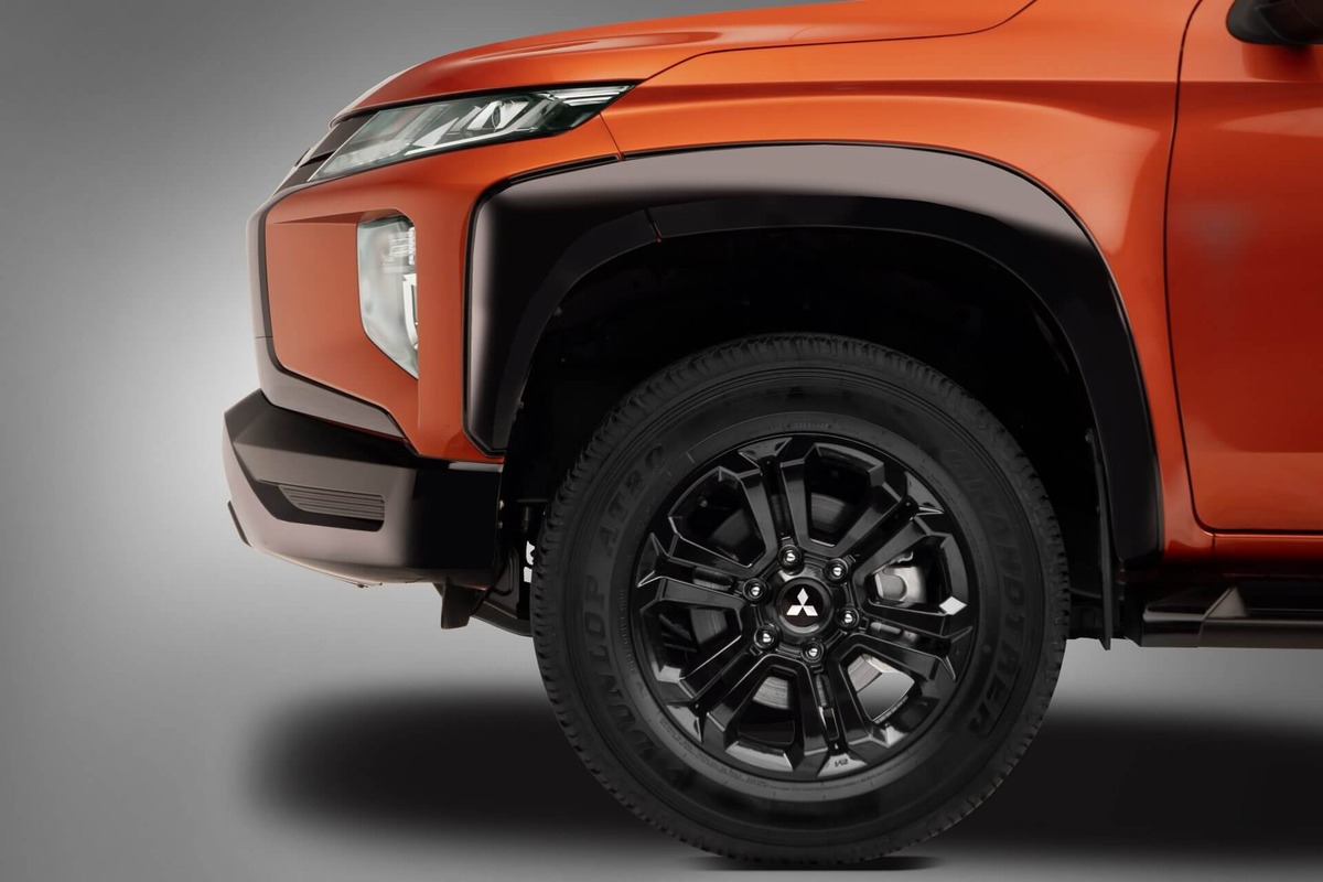 Ốp vè vòm bánh xe và mâm hợp kim Mitsubishi Triton