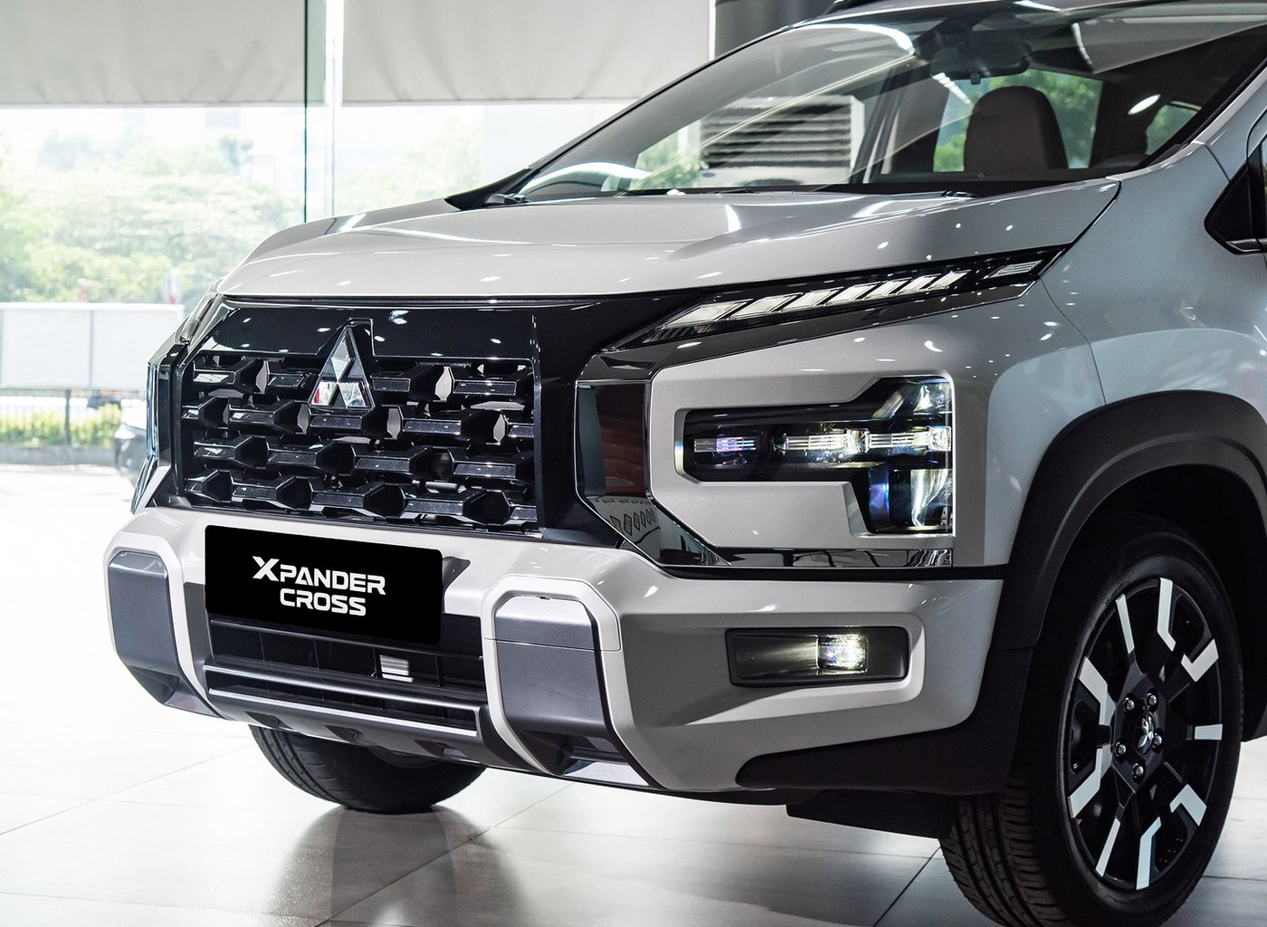 Cụm đèn LED và lưới tản nhiệt sơn đen Mitsubishi Xpander Cross