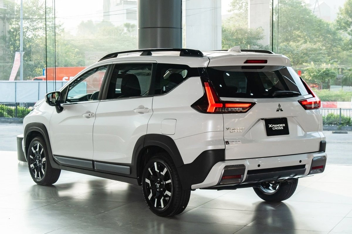 Đuôi xe Mitsubishi Xpander Cross màu trắng