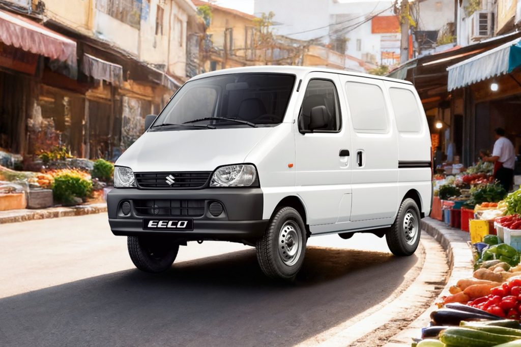 Suzuki Eeco đỗ trước khu chợ, nhìn từ góc trước