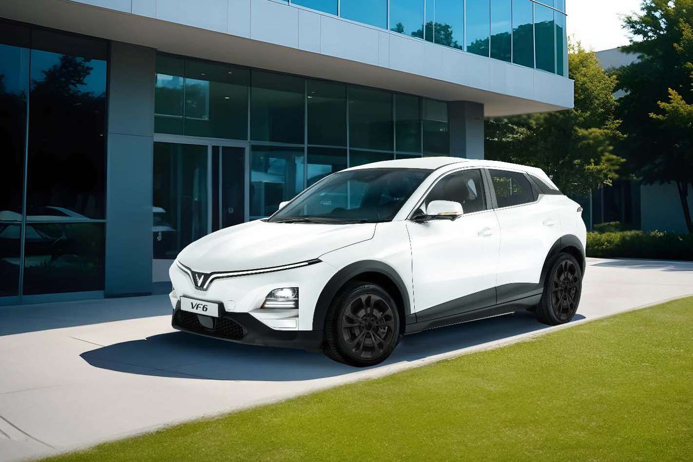 VinFast VF6 màu trắng đỗ trước showroom VinFast