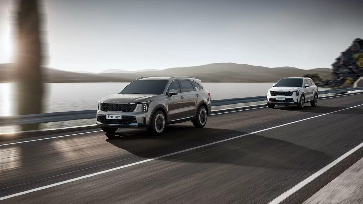 New Sorento chạy giữ khoảng cách với xe phía trước