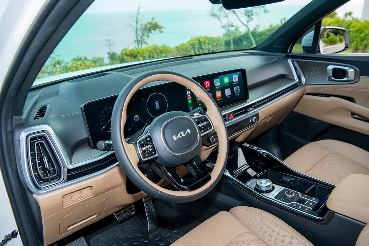 Vô lăng và bảng điều khiển của New Sorento