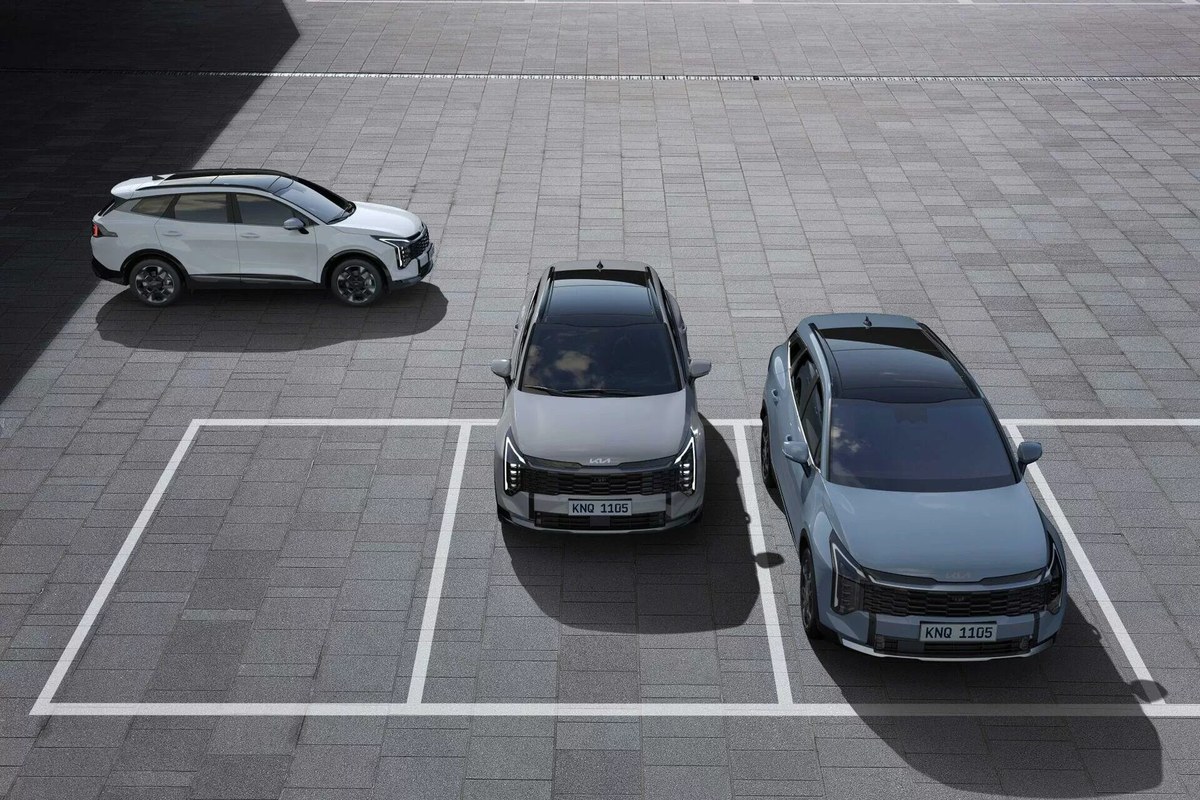 New Sportage Hybrid trong bãi đỗ nhìn từ trên cao