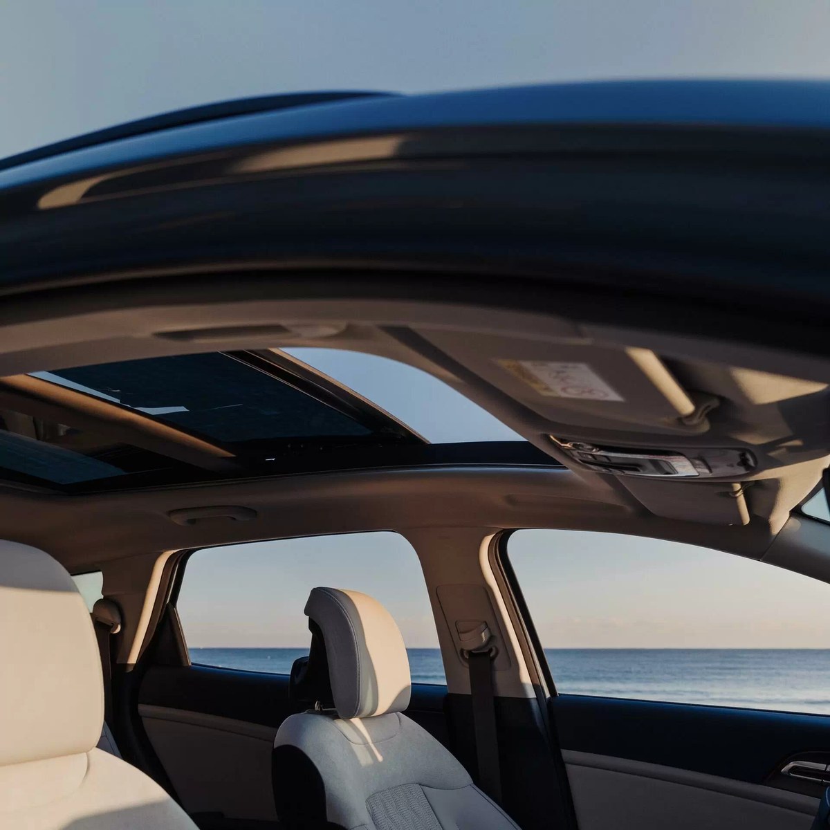 Cửa sổ trời toàn cảnh Panorama của New Sportage Hybrid
