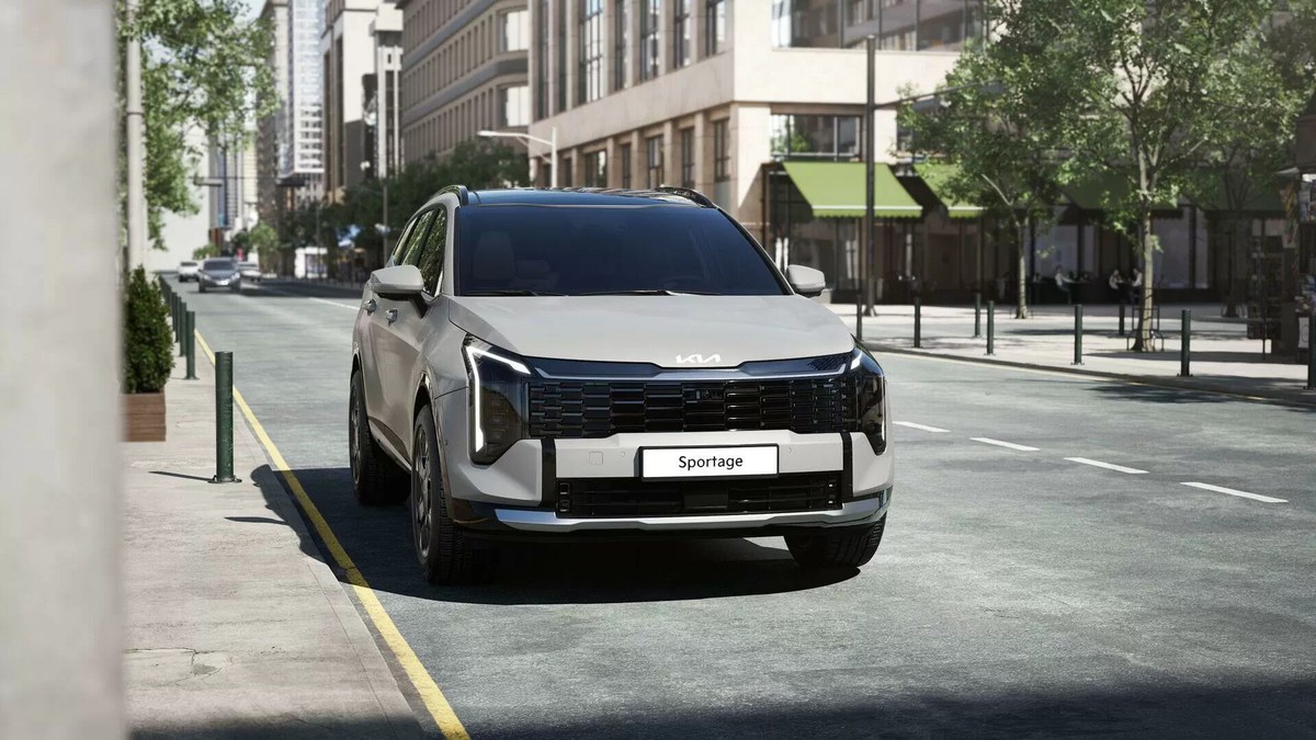 Đầu xe New Sportage Hybrid trên đường phố