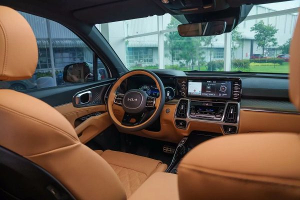 Nội thất da nâu của Sorento Plug-in Hybrid
