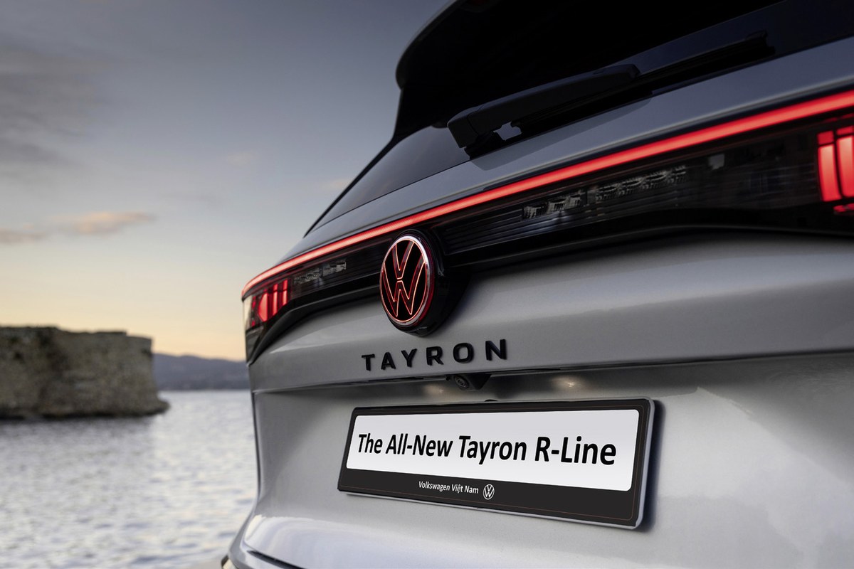Đuôi xe Tayron R-Line với dải đèn hậu LED